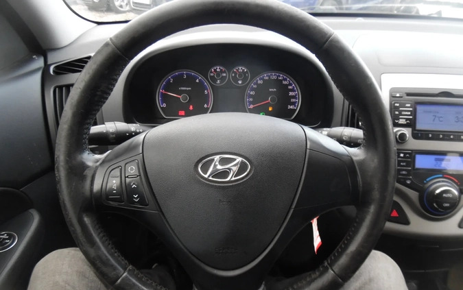 Hyundai I30 cena 4100 przebieg: 425000, rok produkcji 2010 z Kołobrzeg małe 211